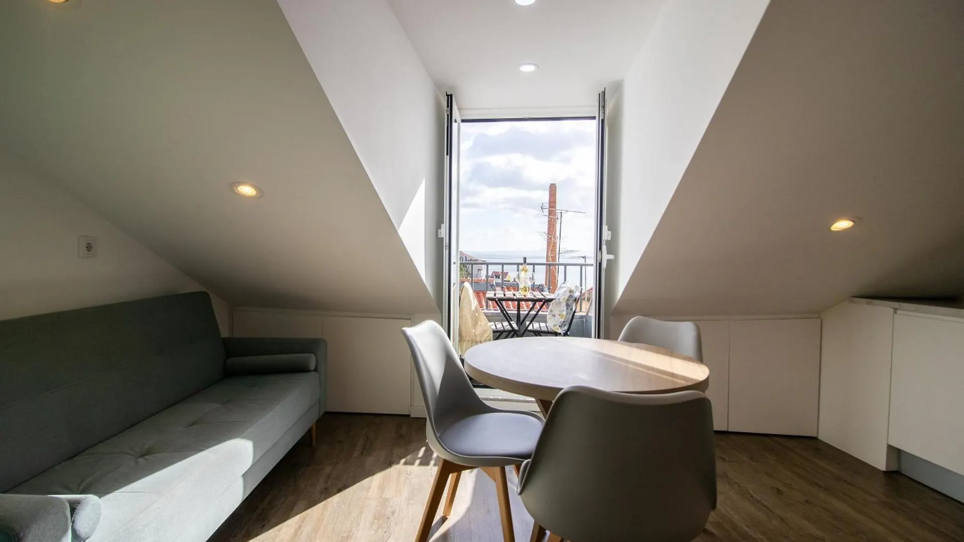 Loios Studios And Apartments Lisbon Aparthotel